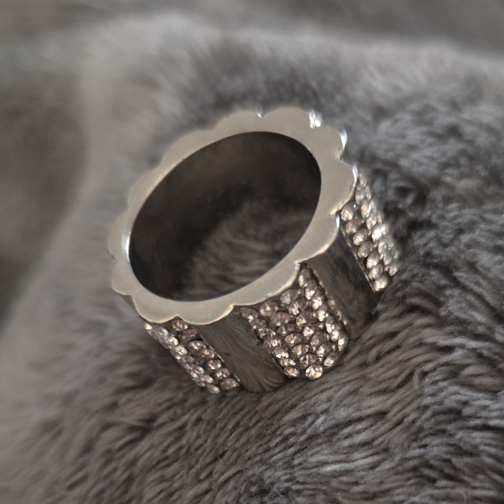 Silver Rhinestone Ring Size 7 - Picture 5 of 5